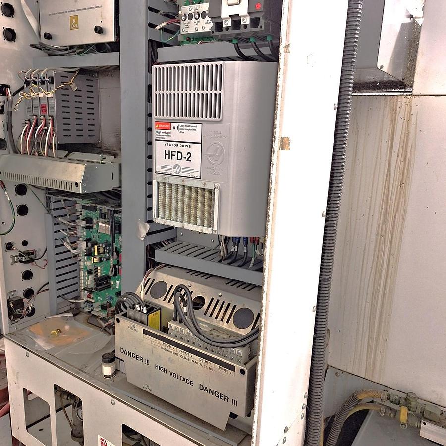 Used 2007 Haas VF-2B with 10,000 RPM, Haas HRT-210 Rotary Table, 2 Speed Gearbox, Pcool, Auger