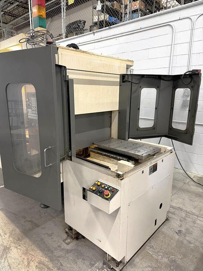Used 2005 Fanuc Robodrill Alpha T-21iDL w/ Pallet Changer, 10,000 RPM, 21 Station ATC, Fanuc 16iMB, 2834 Run Hours
