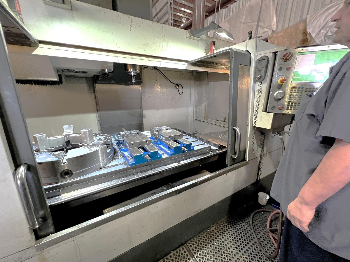 Used 2012 Haas VF8/50 with Coolant Thru Spindle, Probe Ready, 4th Axis Table, CAT 50, 7500 RPM, 30 Station Tool Changer, 