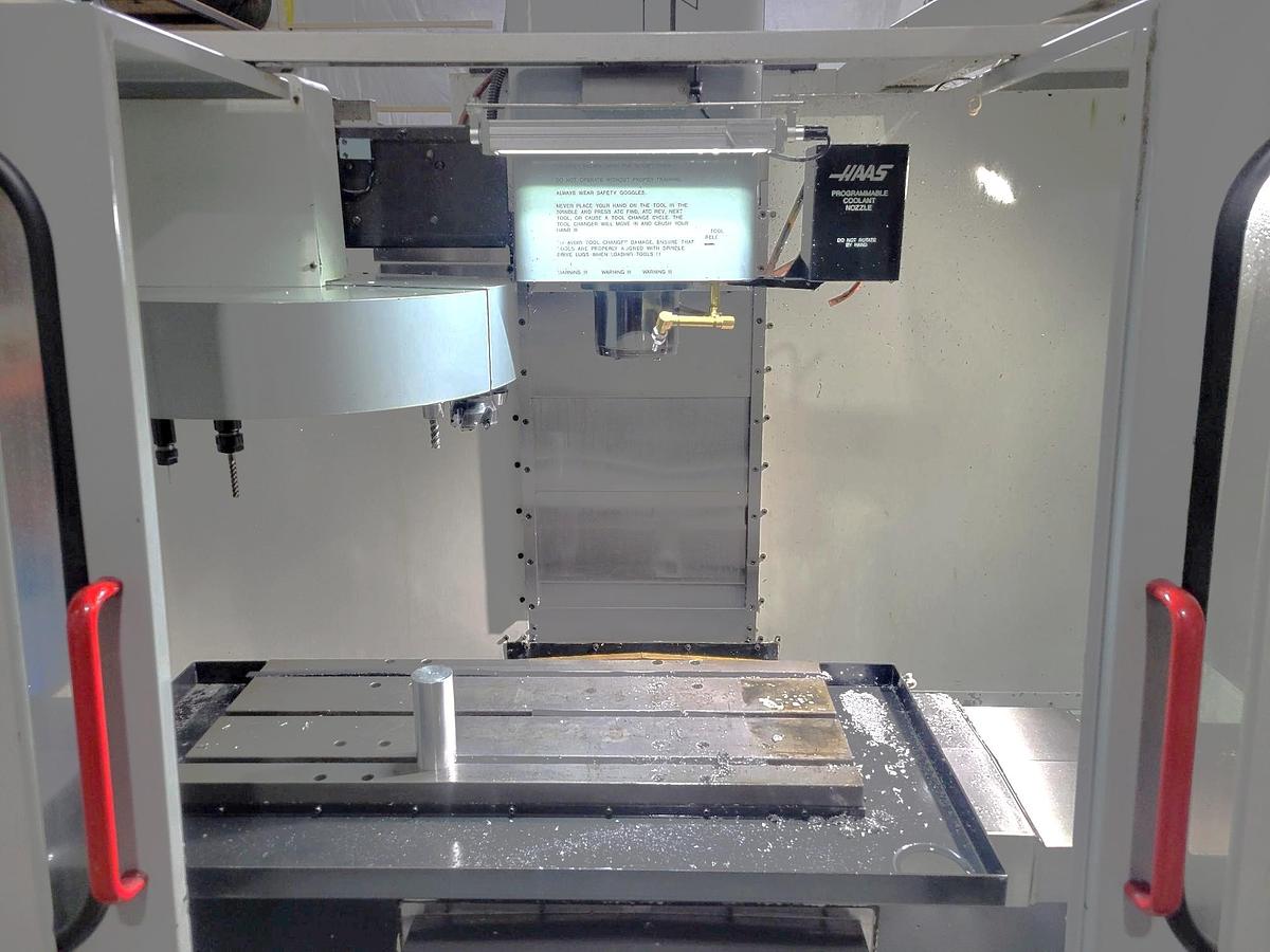 Used 1998 Haas VF2 with Haas 4th Axis Rotary Table, Chip Auger, Programmable Coolant
