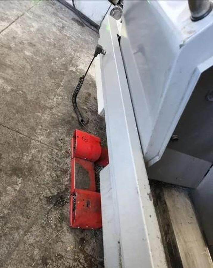 Used 2007 Haas SL-20T with Tailstock, Tool Presetter, High Pressure Pump, Chip Conveyor, New Spindle !!