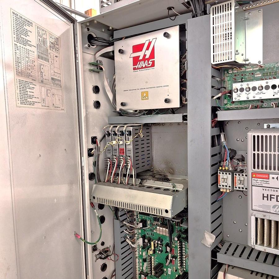 Used 2007 Haas VF-2B with 10,000 RPM, Haas HRT-210 Rotary Table, 2 Speed Gearbox, Pcool, Auger