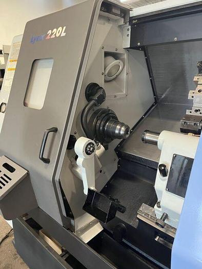 Used 2006 Doosan Lynx 220LC with Tailstock, Tool Presetter, Parts Catcher
