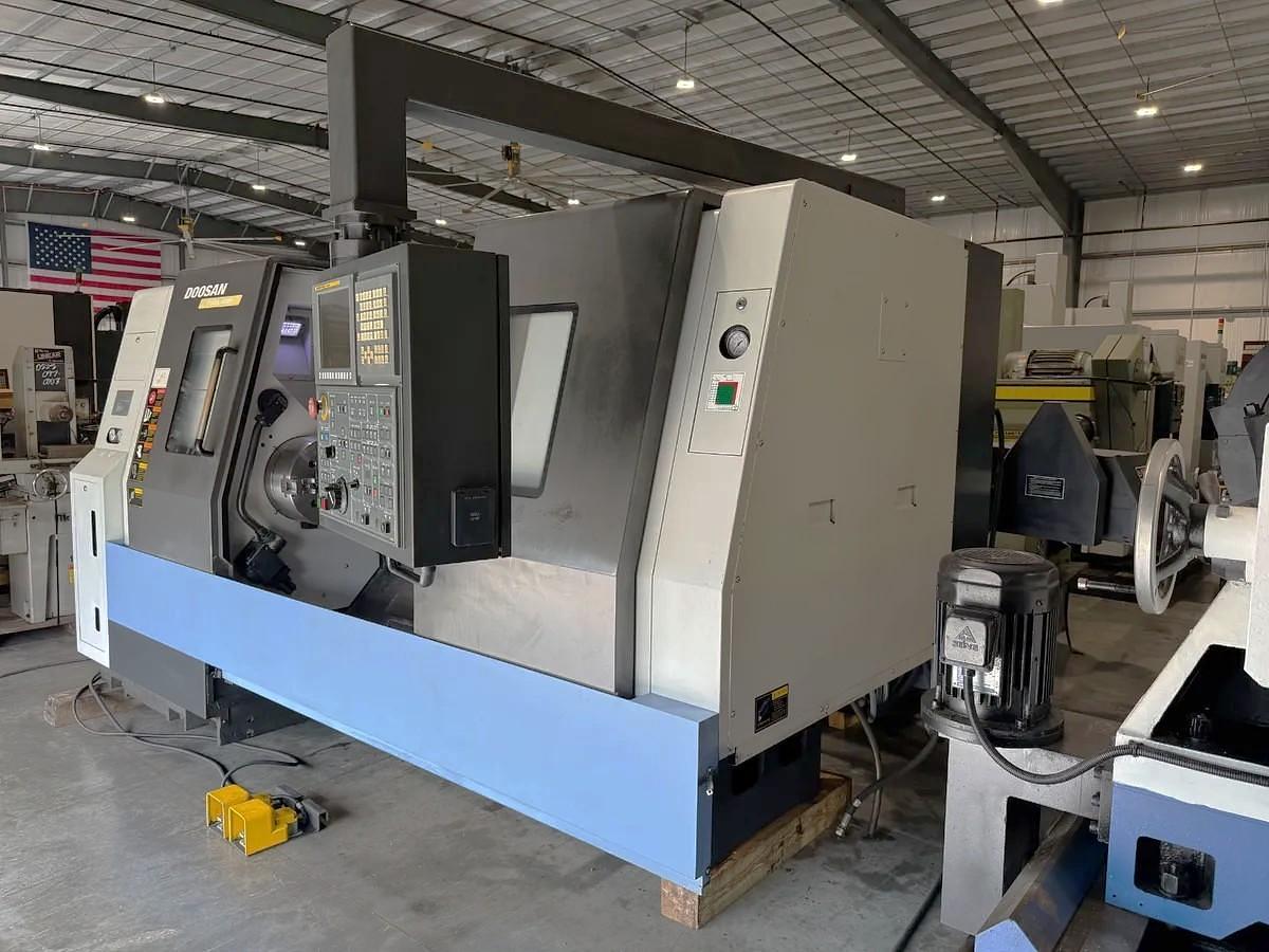 Used 2012 Doosan Puma 400MB with C Axis, Milling Capable, 15" Hyd. Chk, 4.5" Bar Cap., 41.3" cc, Tailstock, Conveyor, Live Tooling