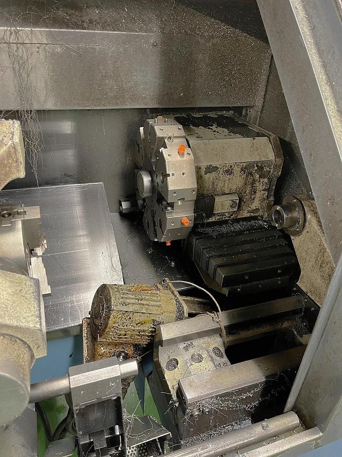 Used 1997 Mazak QT10 with 6" Hyd Chuck, Tool Presetter, Tailstock, Chip Conveyor, Parts Catcher, 12 Station Turret, Tplus Control