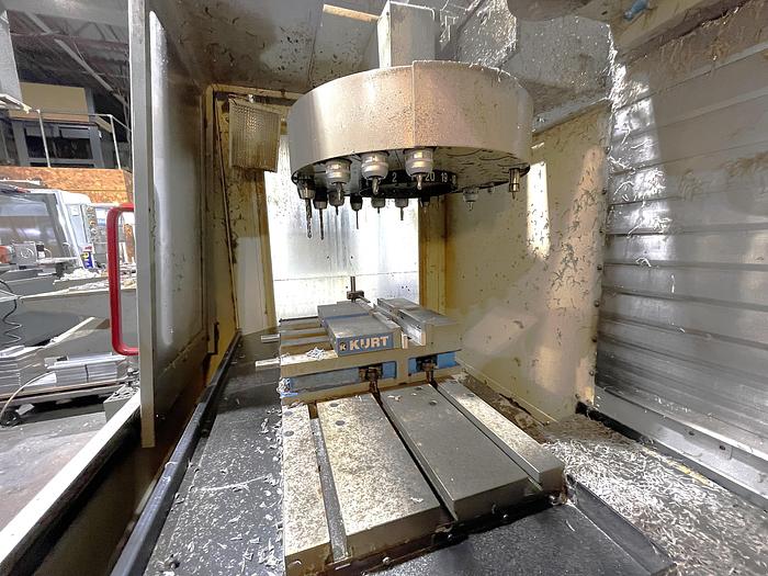 Used 2003 Haas VF2D w/ 15,000 rpm spindle, pcool, chip auger