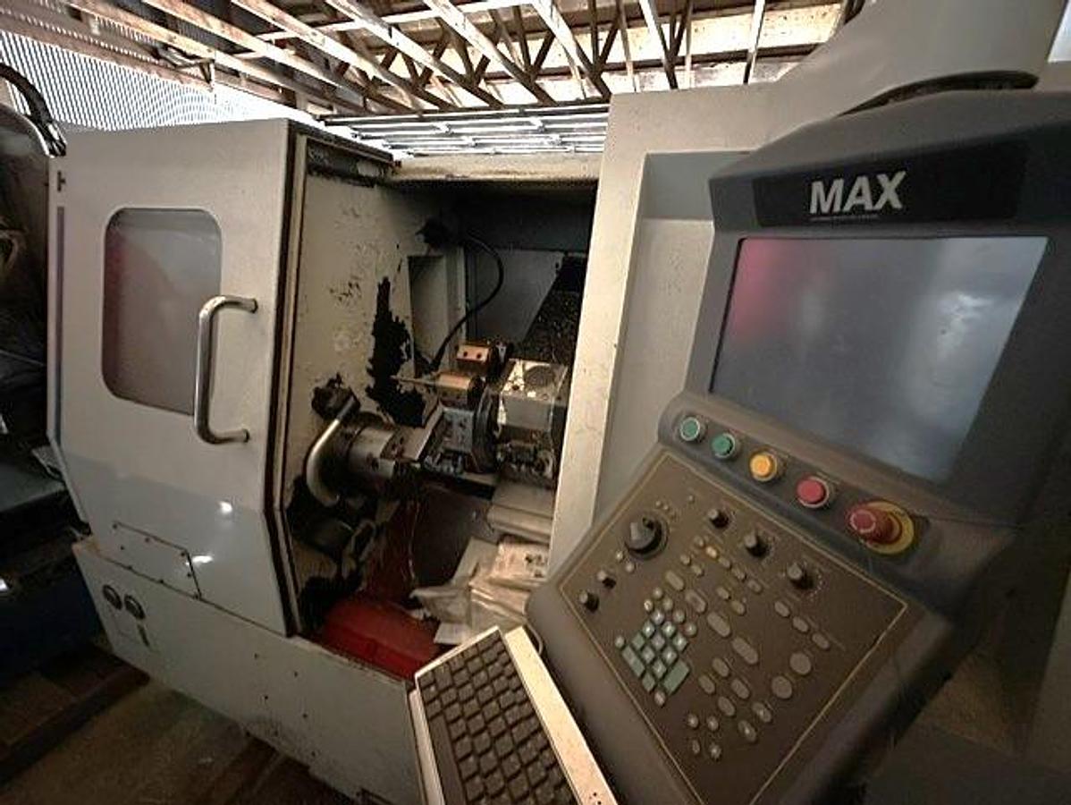 Used 2010 Hurco TM8 with 8" Hydr. Chuck, Chip Conveyor, Toolsetter, Tailstock, 2" Bar Cap., 12" x 18.8" Capacity