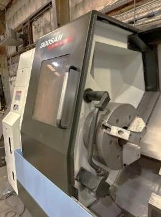 Used 2012 Doosan Puma 400MC with C Axis, Milling Capable, 21" Chuck, 6.5" Bar Capacity, Tailstock, Conveyor, Live Tool Holder