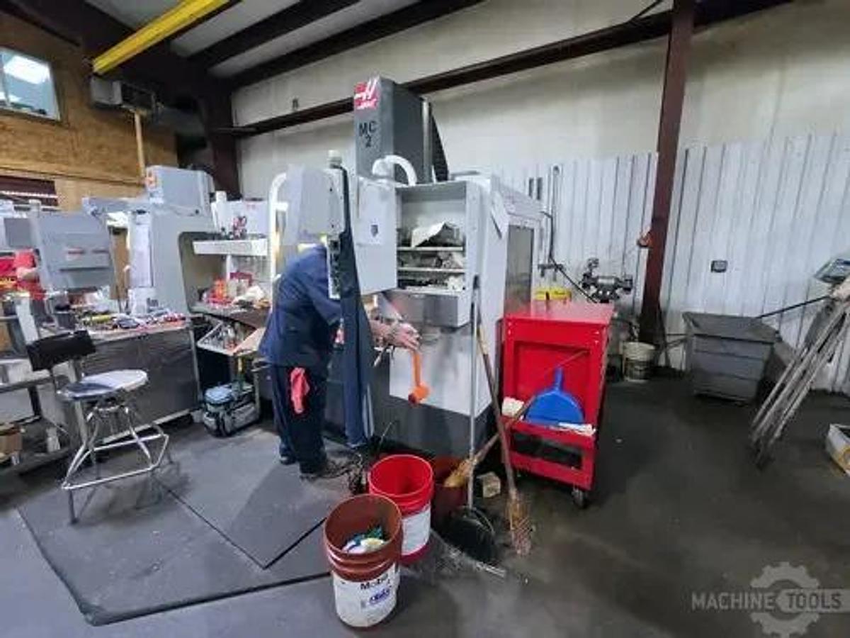 Used 2010 Haas VF2B with PCool, Chip Auger, 7500 RPM, 2 Spd Gearbox, Haas Probing Package, Remote Jog Handle