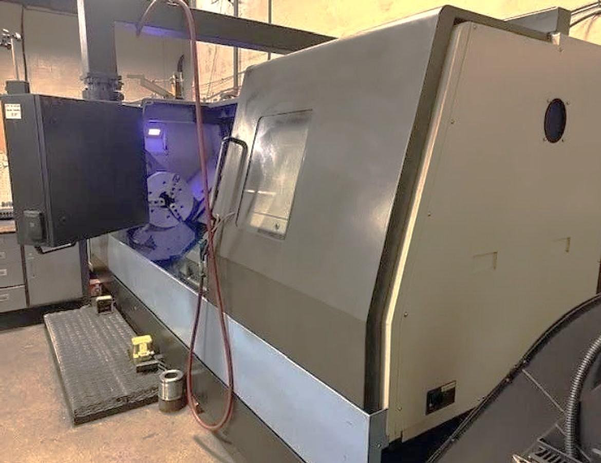 Used 2014 Doosan Puma 400LC with 21" Hyd Chuck, 7.1" Bore w/ 6.5" Bar Capacity, Programmable Tailstock, Chip Conveyor, Toolsetter