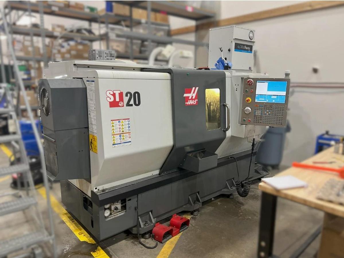 Used 2013 Haas ST-20 with Tailstock, Chip Conveyor, Tool Presetter, Parts Catcher