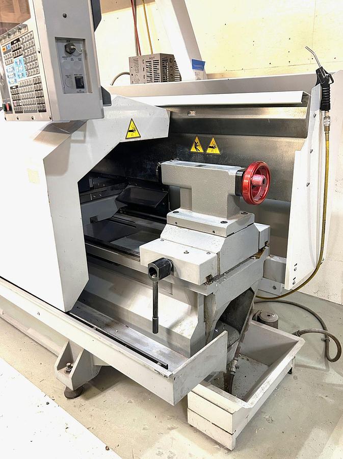 Used 2007 Haas TL-2 with Tailstock, Tool Post and 8" 3 Jaw Chuck