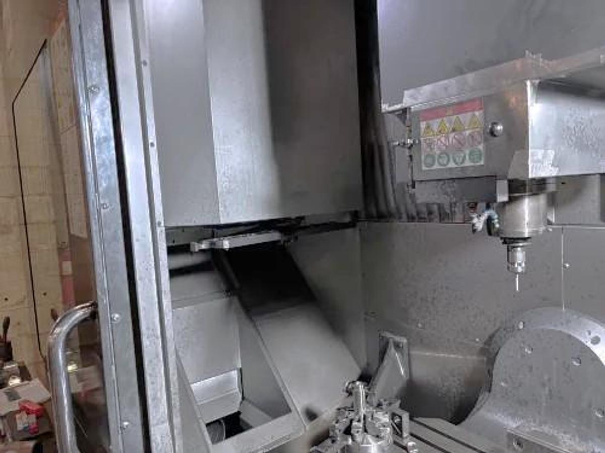 Used 2016 Haas UMC-750 with Haas Probing, 30 Station Tool Changer, ONLY 500 Cutting Hours