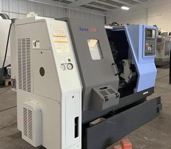 Used 2006 Doosan Lynx 220LC with Tailstock, Tool Presetter, Parts Catcher