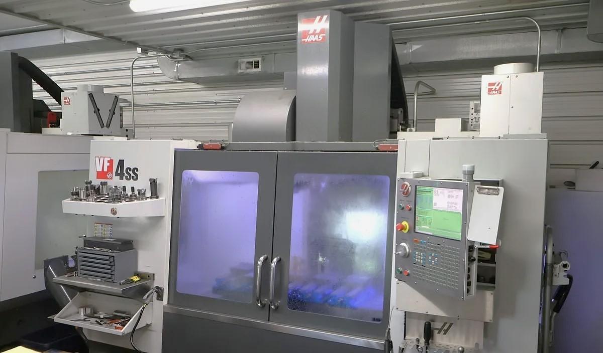 Used 2015 Haas VF-4SS w/ Coolant Thru Spindle, Haas Probing, 15,000 RPM Spindle, PCool, Auger