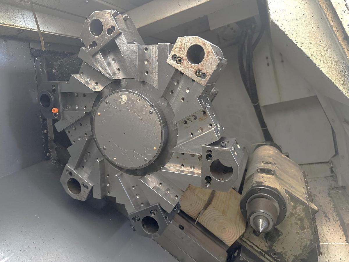 Used 2001 Daewoo Puma 250B with 12" Hyd. Chuck, Chip Conveyor, Tool Presetter, Tailstock, ONLY 7848 Cutting Hours