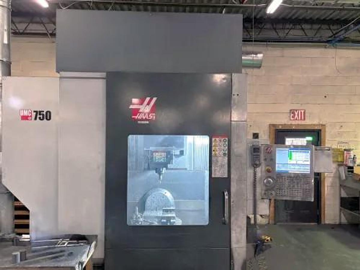 Used 2016 Haas UMC-750 with Haas Probing, 30 Station Tool Changer, ONLY 500 Cutting Hours