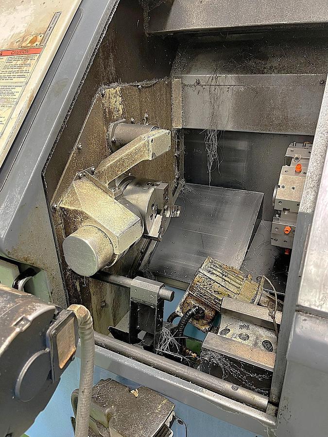 Used 1997 Mazak QT10 with 6" Hyd Chuck, Tool Presetter, Tailstock, Chip Conveyor, Parts Catcher, 12 Station Turret, Tplus Control
