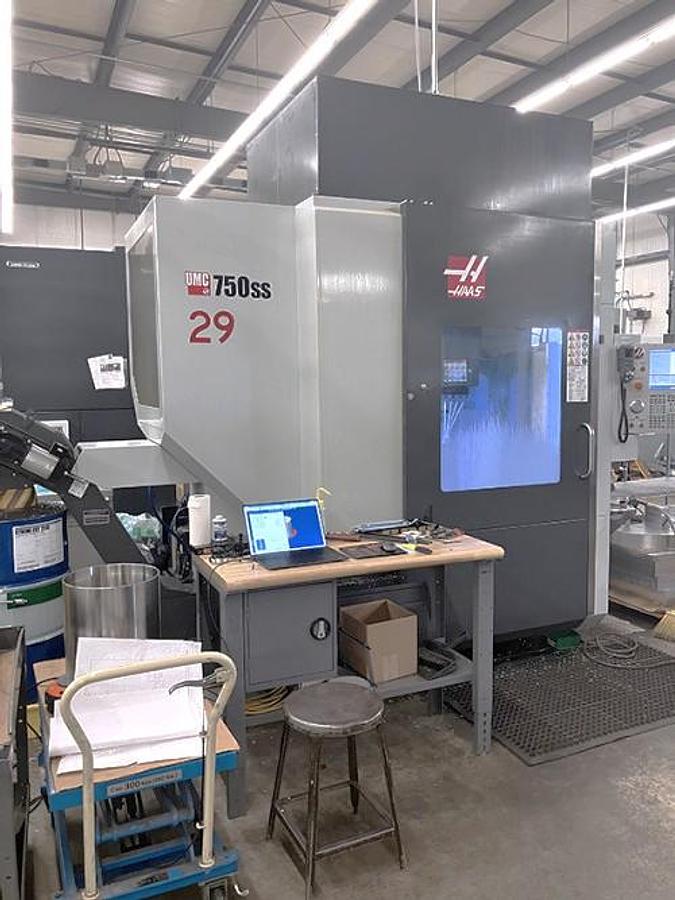 Used 2018 Haas UMC-750SS with Probing, Coolant Thru Spindle, 15,000 RPM, 40 ATC, Chip Conveyor, less than 7,400 Cutting Hours
