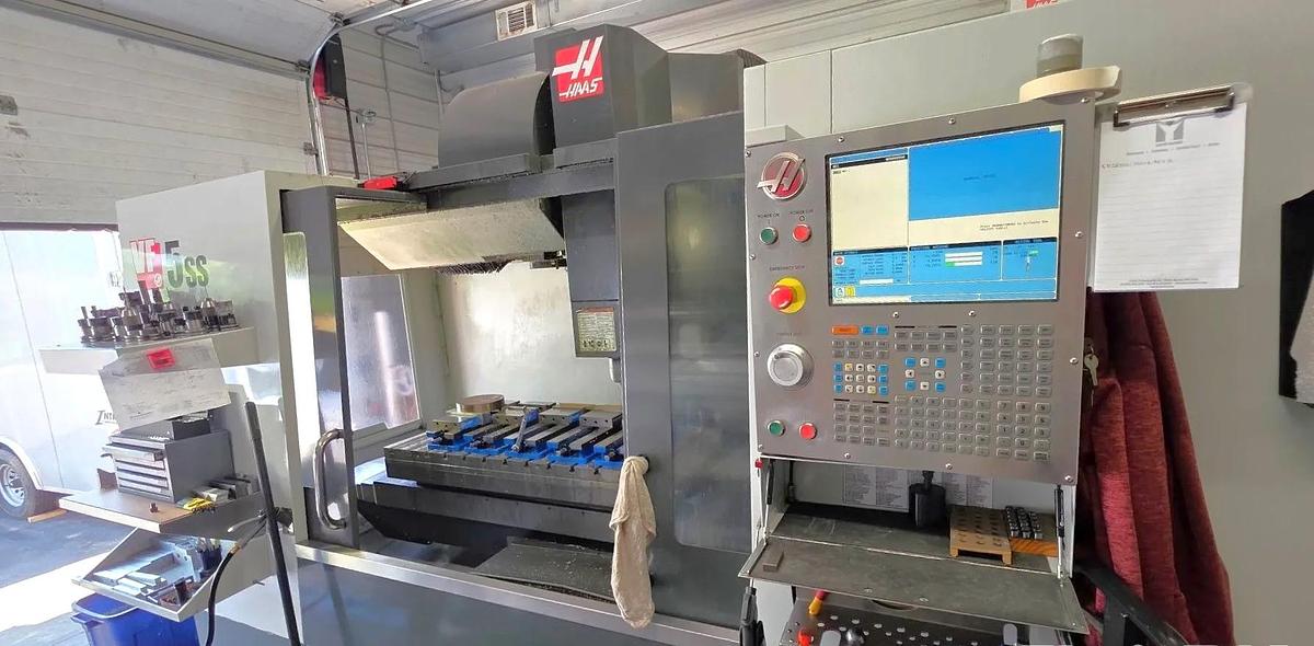 Used 2013 Haas VF-5SS with Haas Wireless Probing, Coolant Through Spindle, Chip Auger, Macros, Programmable Coolant Nozzle