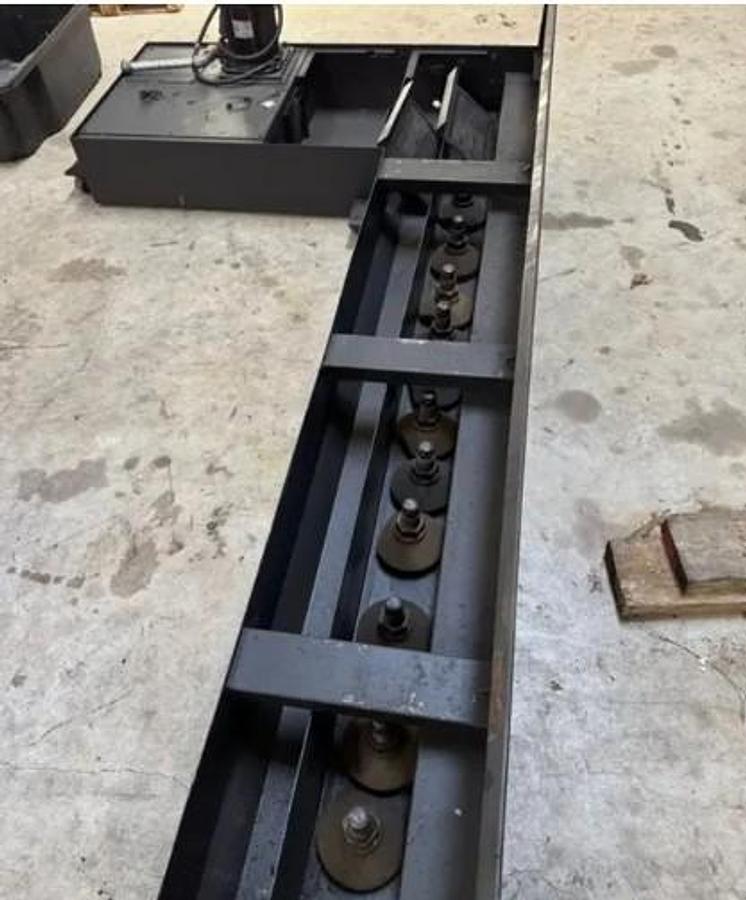 Used 2010 Doosan Puma 2600LM, 30.7" sw, 50.4" cc, C Axis, Milling/Drilling, 3" Bar Capacity, 10" Chuck, Tailstock, Chip Conveyor, Tool Eye