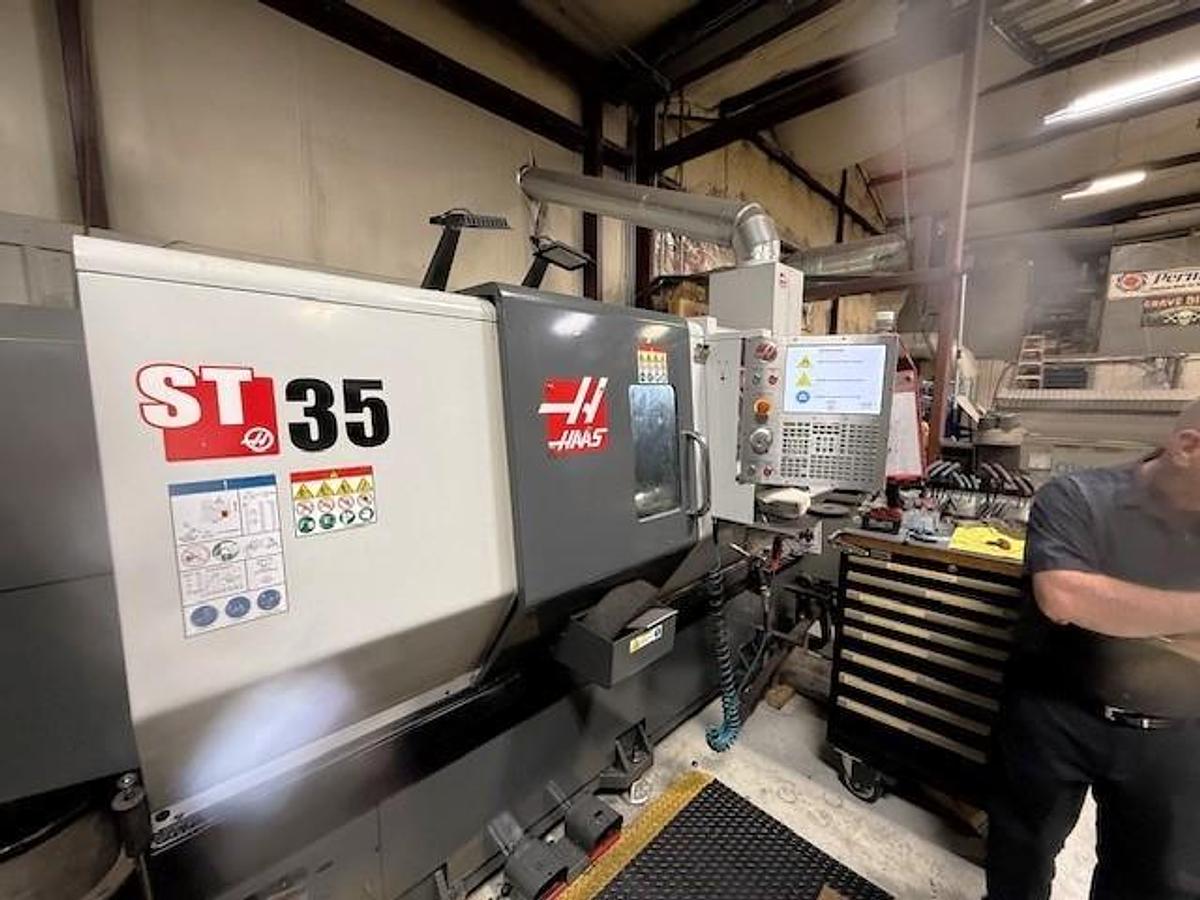 Used 2017 Haas ST-35 with Tailstock, Chip Conveyor, Parts Catcher, Toolsetter, 4" Bar Capacity, 31.75" sw, 26" cc, 40 HP, Geared Head
