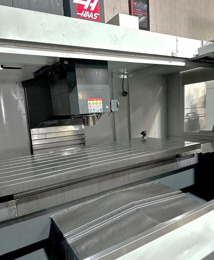Used 2021 Haas VF9/40 with Haas Probing, 30 Pos. ATC, 8100 RPM, Progr. Coolant Nozzle, HSM, Chip Auger, Jog Handle, ALMOST HALF OF A NEW PRICE!!