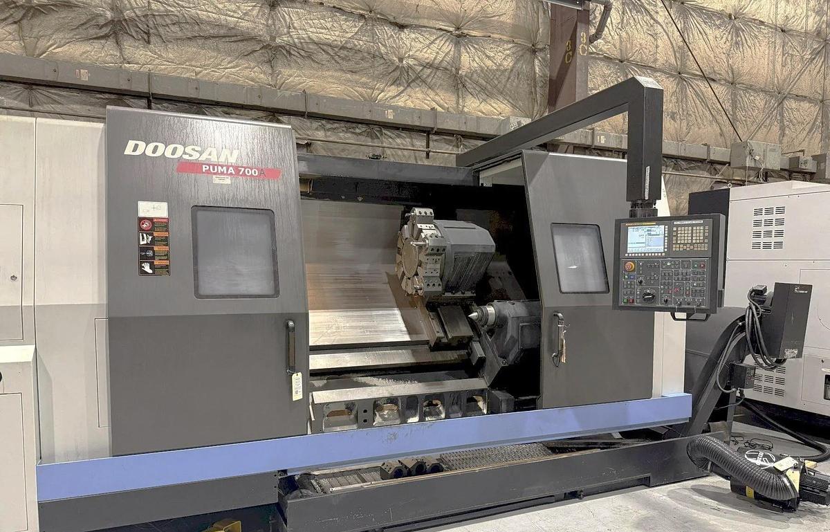 Used 2013 Doosan Puma 700A with 18" Hyd. Chuck, 6.5" Bar Capacity, 63" cc, Tailstock, Chip Conveyor, Tool Presetter, Fanuc 32i Cntrl