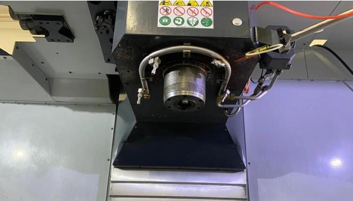 Used 2018 Haas VM-6 with Haas TR310 Trunnion Table, Probing, Coolant Thru Spindle, Z Axis Riser