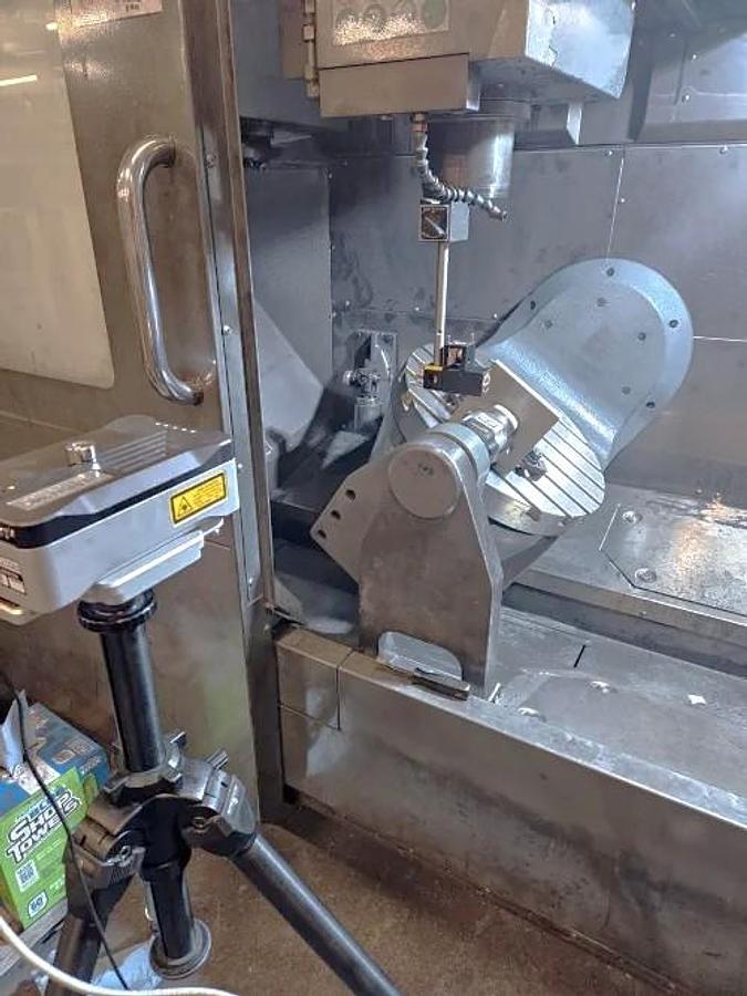 Used 2016 Haas UMC-750 with Haas Probing, 30 Station Tool Changer, ONLY 500 Cutting Hours