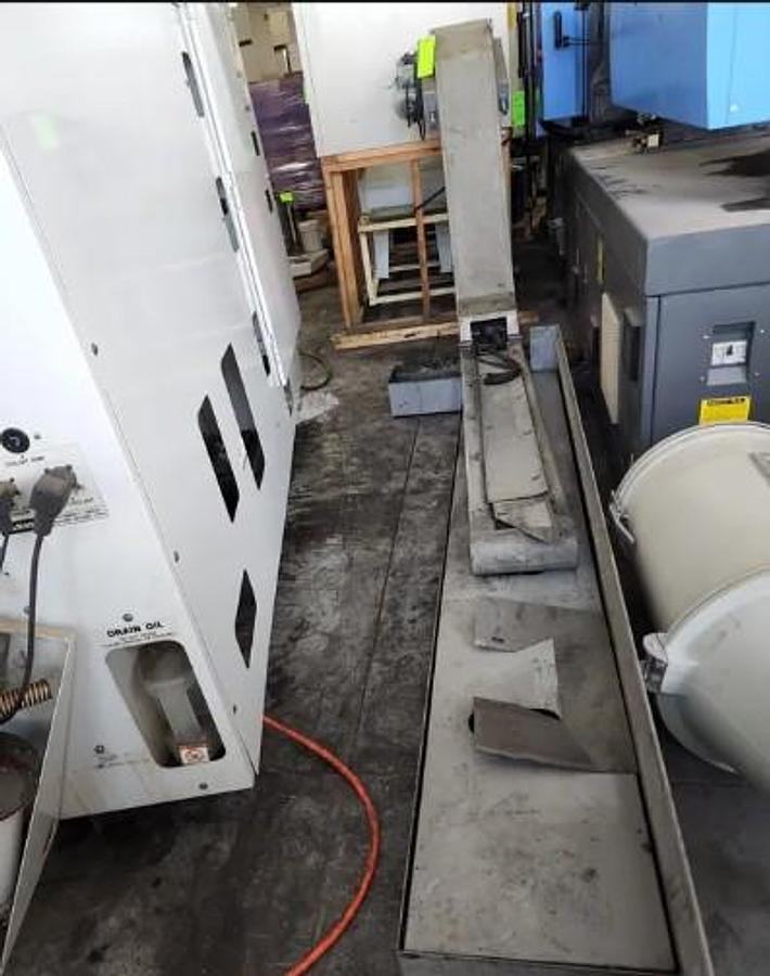 Used 2007 Haas SL-20T with Tailstock, Tool Presetter, High Pressure Pump, Chip Conveyor, New Spindle !!