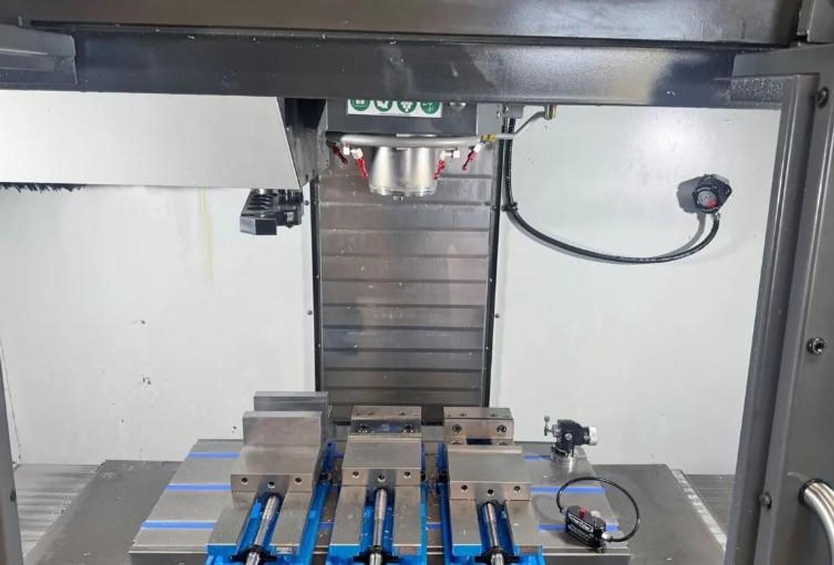 Used 2022 Haas VF-2SS w/ Haas Probing, High Speed Machining, 30 Station ATC, Auger, Pcool, Next Gen Control , ONLY 3,123 Cut Hours!!