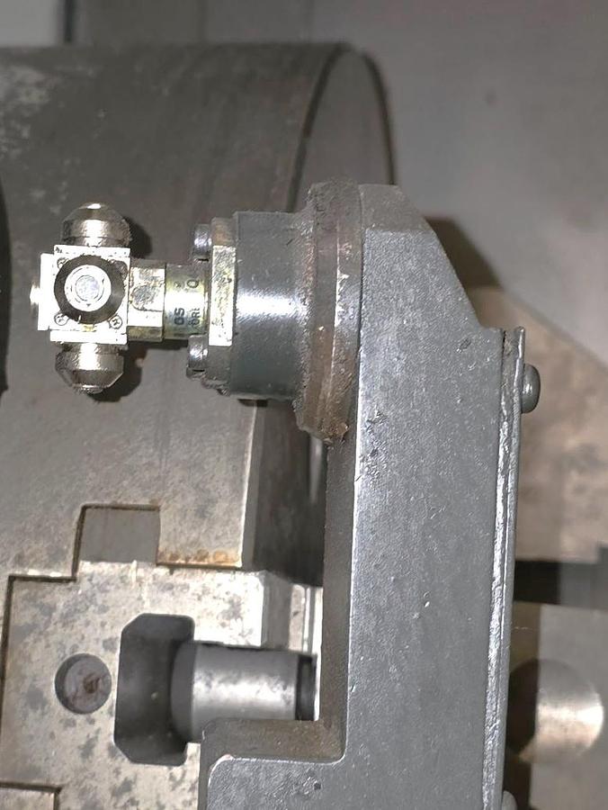 Used 2012 Doosan Puma 400MC with C Axis, Milling Capable, 21" Chuck, 6.5" Bar Capacity, Tailstock, Conveyor, Live Tool Holder