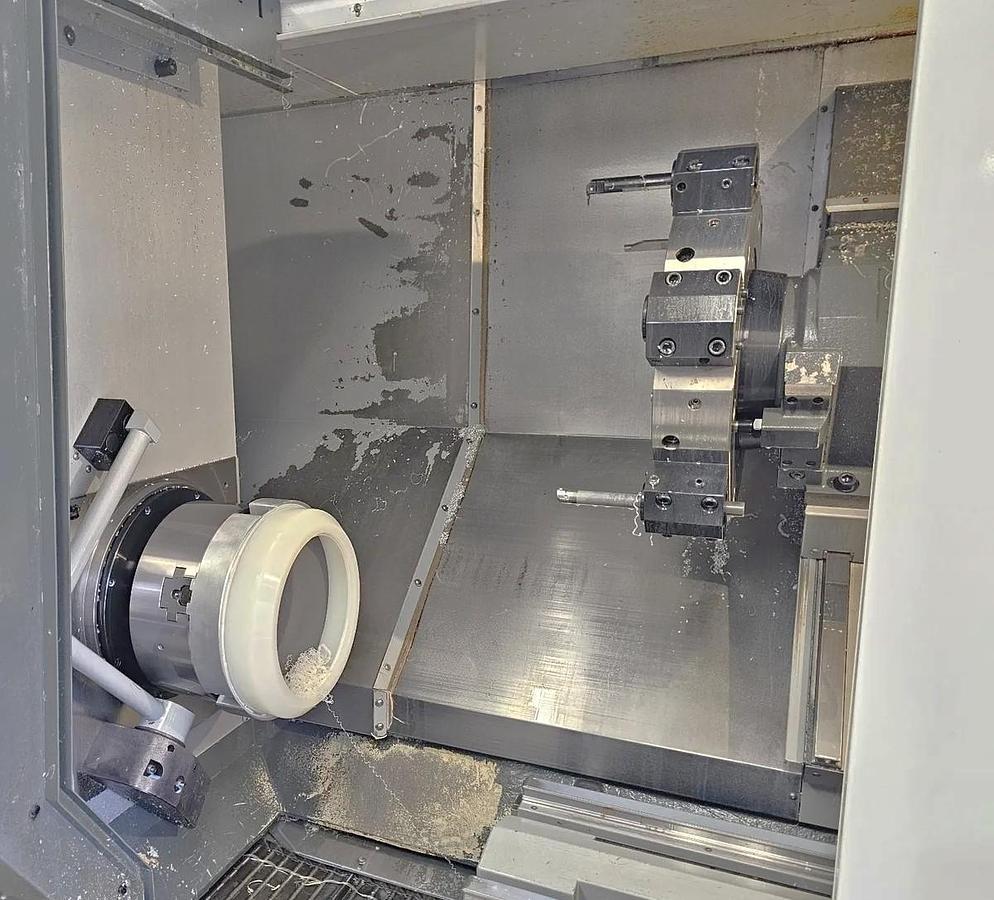 Used 2015 Haas ST-40 with Tailstock, Chip Conveyor, 15" Hydraulic Chuck, Tool Presetter, Remote Jog Handle, 3,278 Feed Cut Hours