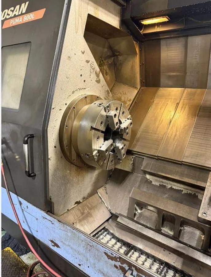 Used 2012 Doosan Puma 800L with, 24" 4 Jaw Man. Chk, 12.6" Bar Cap., 35.4" x 126" Capacity, Steady Rest, Tailstock, Conveyor
