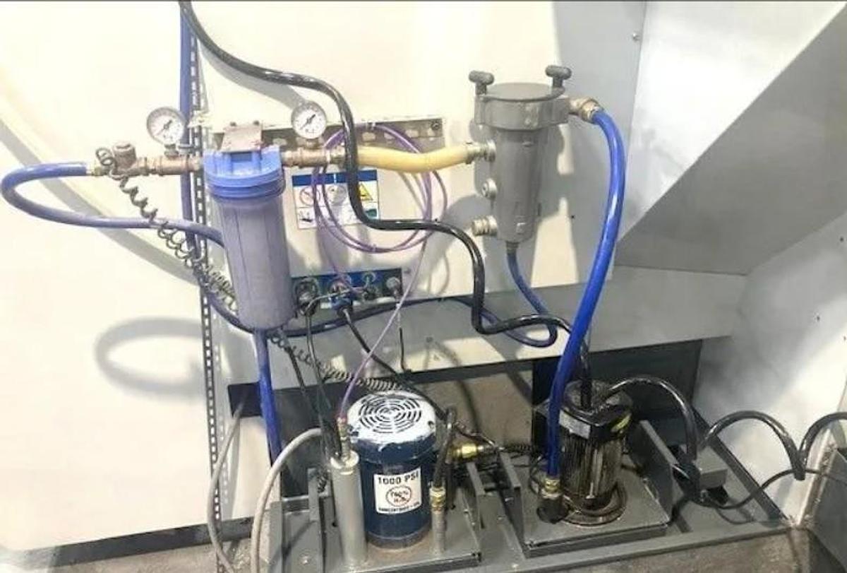 Used 2018 Haas UMC-750 5 Axis Universal Machining Center, 40 ATC, Probing, 1000 PSI CTS, Conveyor