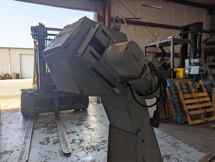 Used 2008 Hennig Chip Conveyor for Haas EC-400