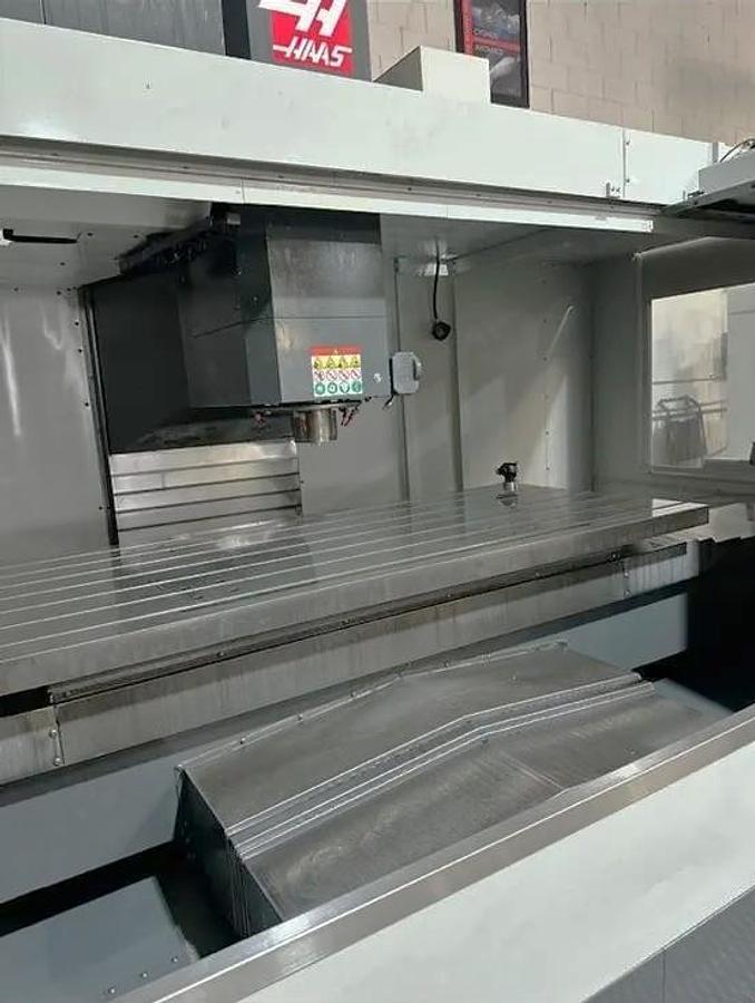 Used 2021 Haas VF9/40 with Haas Probing, 30 Pos. ATC, 8100 RPM, Progr. Coolant Nozzle, HSM, Chip Auger, Jog Handle, ALMOST HALF OF A NEW PRICE!!