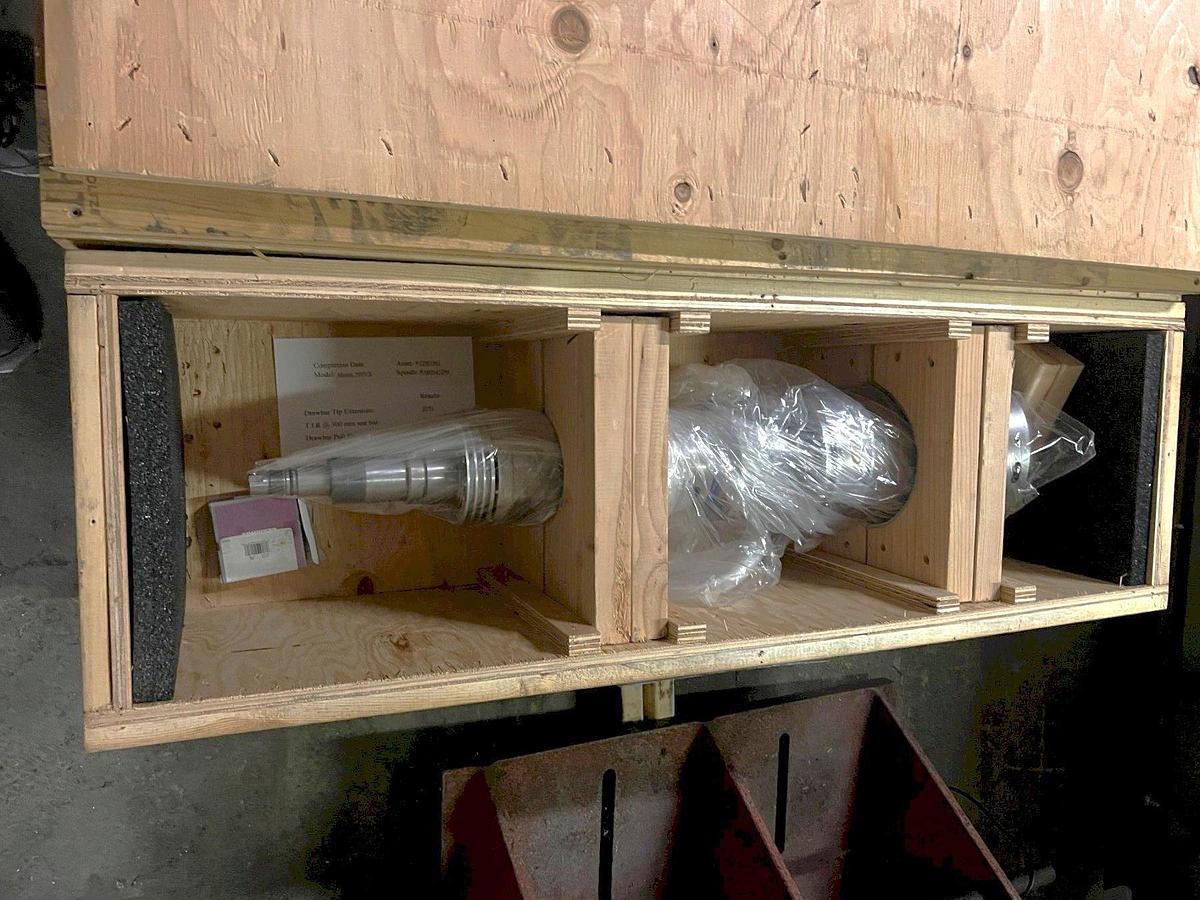 Used 2007 Mazak Variaxis 500-5X II with Pallet Changer, Coolant Thru Spindle, Tool Probing, Prepped for Part Probing, 40 ATC