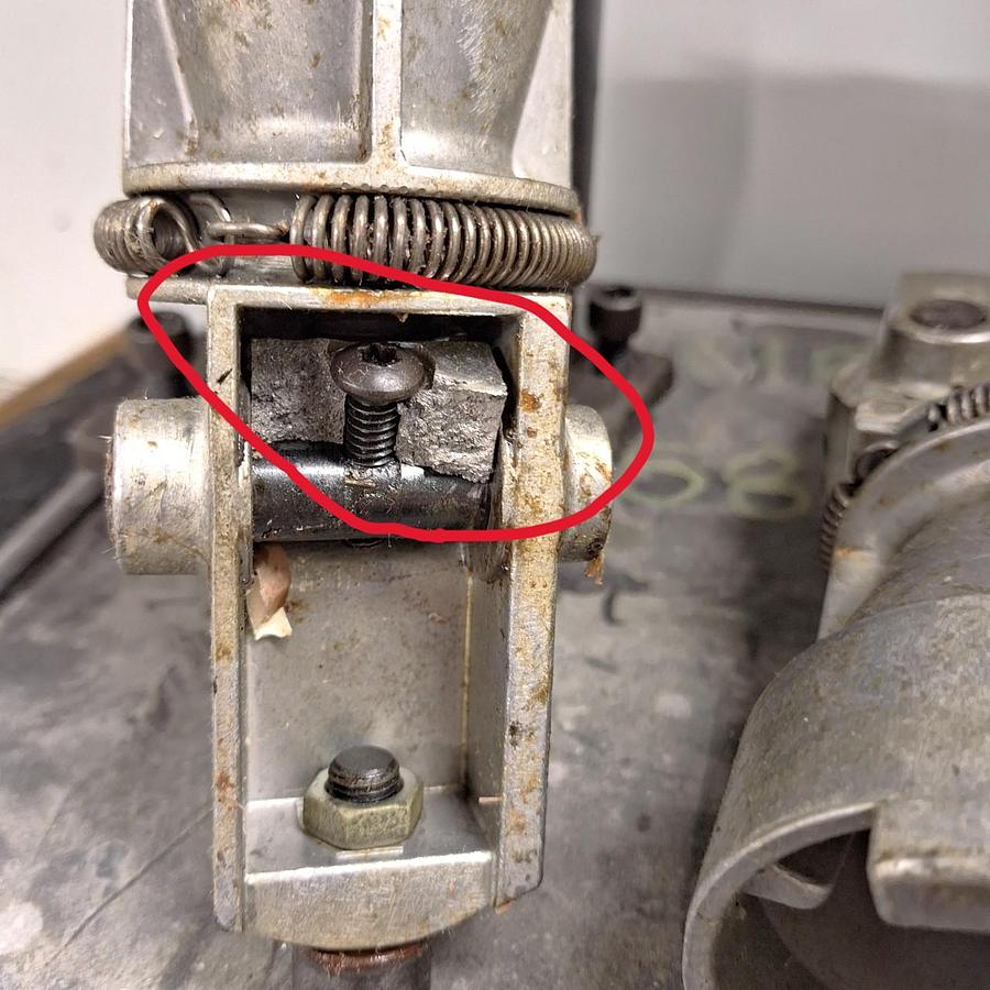 Used 2015 Haas UMC-750SS with Probing, Coolant Through Spindle, Chip Conveyor