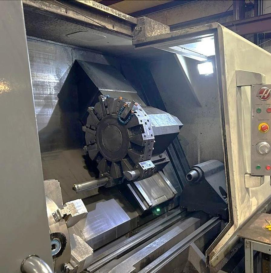 Used 2014 Haas ST-40 with Tailstock, Chip Conveyor, 15" Hydraulic Chuck, Tool Presetter, Remote Jog Handle, 3,278 Feed Cut Hours