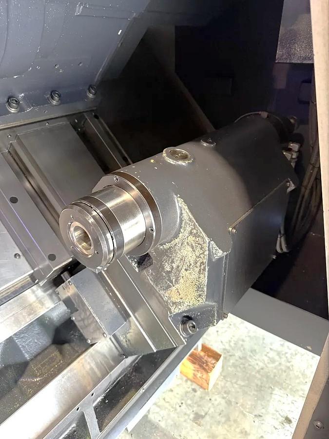 Used 2012 Doosan Puma 400MB with C Axis, Milling Capable, 15" Hyd. Chk, 4.5" Bar Cap., 41.3" cc, Tailstock, Conveyor, Live Tooling