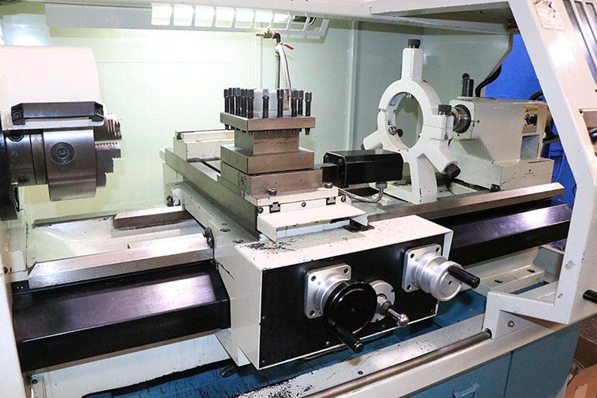 Used 2006 Southwestern Industries TRAK TRL 1840SX with Steady Rest, Tailstock, 8 Pos. Indexable Turret, 10" Chuck, Geared, SLX Cntrl.