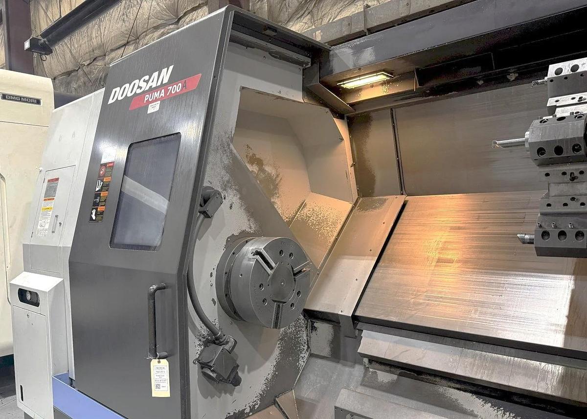 Used 2013 Doosan Puma 700A with 18" Hyd. Chuck, 6.5" Bar Capacity, 63" cc, Tailstock, Chip Conveyor, Tool Presetter, Fanuc 32i Cntrl