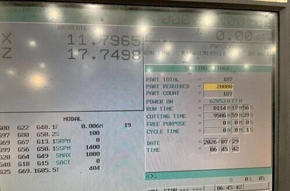Used 2011 Doosan Puma 300C - 4" Bar Capacity !!, 12" Hyd Chuck, Tailstock, Chip Conveyor, Tool Presetter, 15.7" x 24.8" Capacity, Fanuc