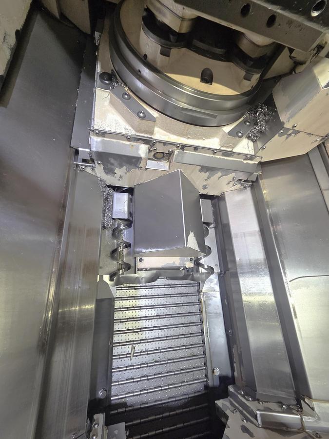 Used 2019 Okuma MB-4000H with Full 4th Axis Table, Tool Probing, High Press. Coolant Thru Spindle, Chip Conveyor, 64 Pos. ATC