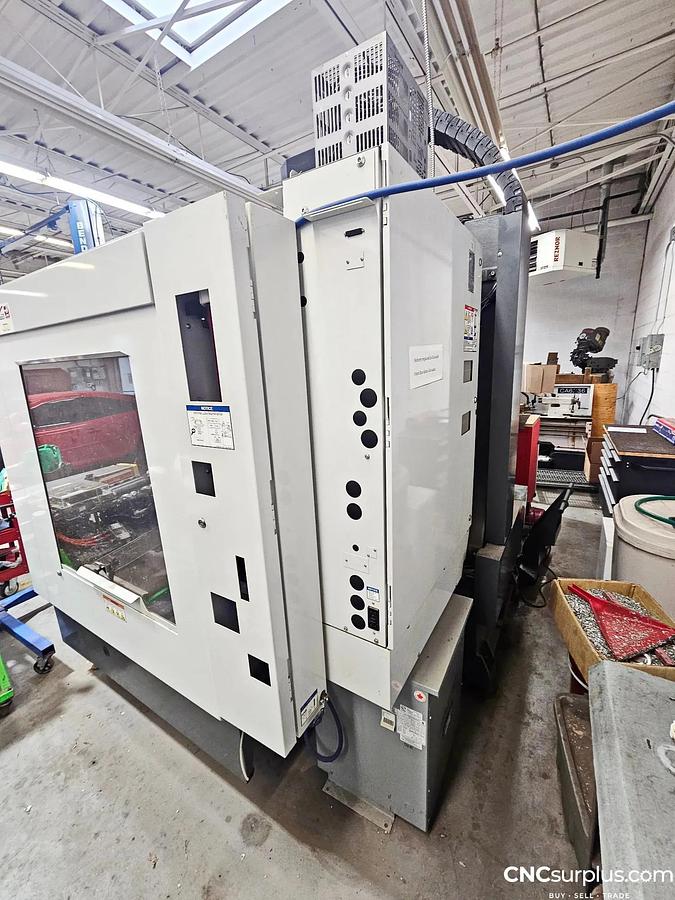 Used 2011 Haas VF4D with Progr. Coolant, Chip Auger, Direct Drive, 8100 RPM, CAT 40, USB Port, From a Tech School - ONLY 1942 Power On Hours
