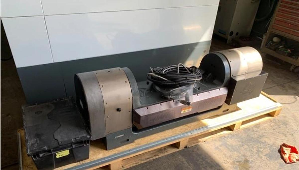 Used 2018 Haas VM-6 with Haas TR310 Trunnion Table, Probing, Coolant Thru Spindle, Z Axis Riser