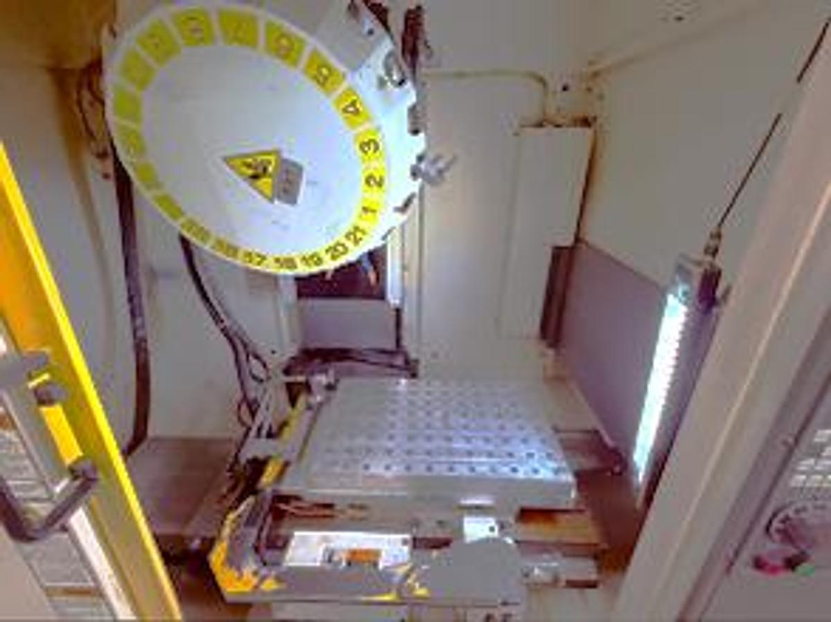 Used 2015 Fanuc Robodrill Alpha-D21LiA5 with 2 Pallet Changer, 24,000 RPM Spindle, 21 Pos. ATC, Tool Probe, ONLY 755 CUT HOURS !!