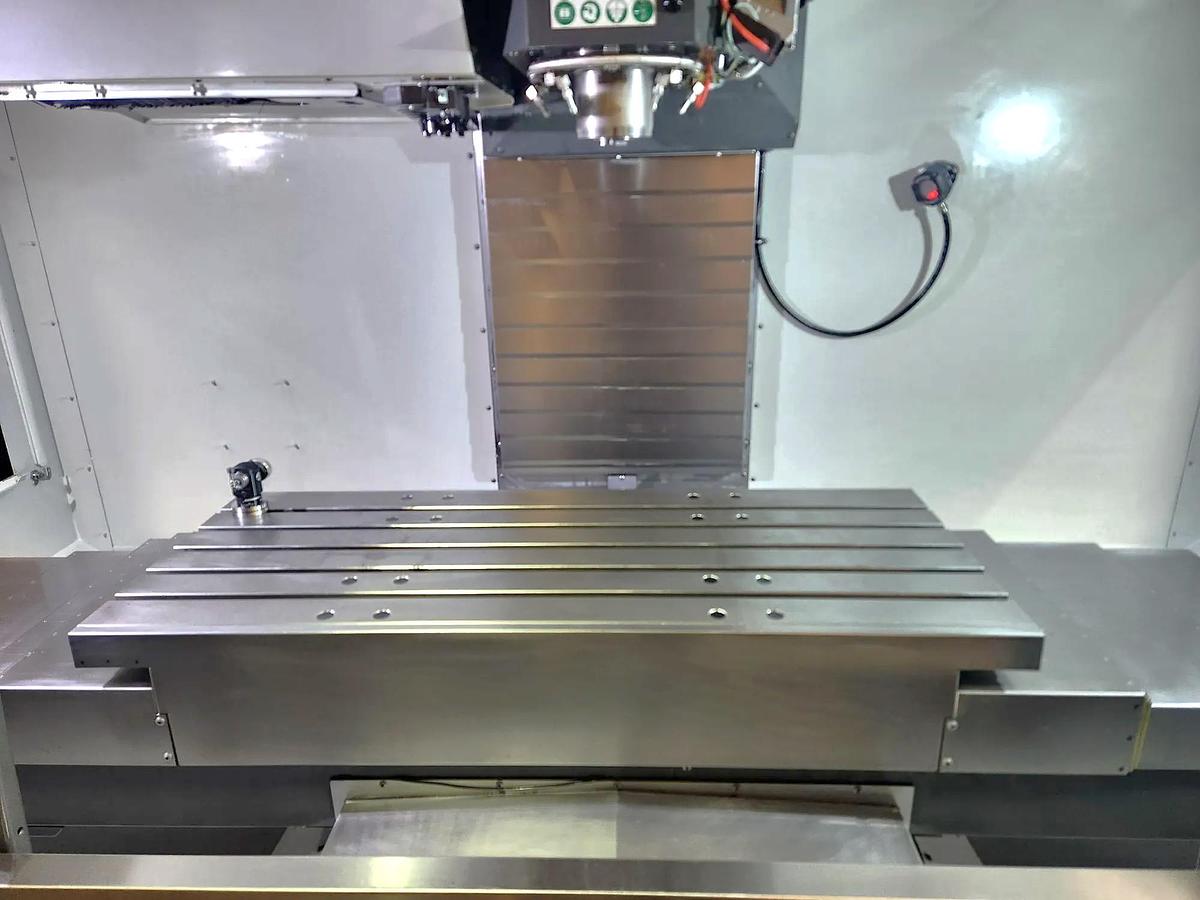 Used 2017 Haas VF4SS with Haas Probing Package, 15,000 RPM, 40 Tool ATC, Prepped for both 4th & 5th Axis Capabilities, Auger